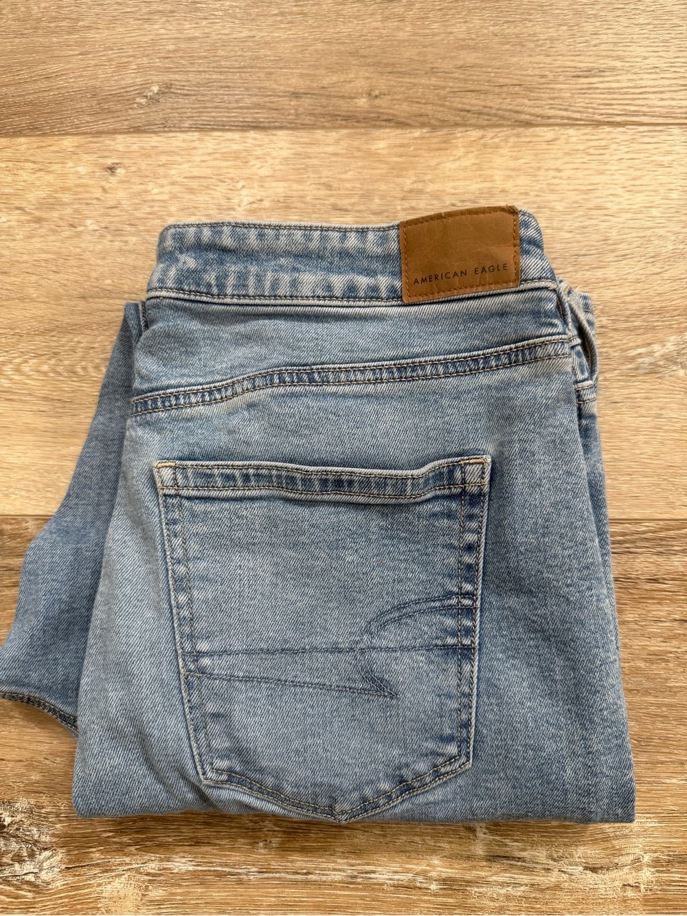 American Eagle Outfitters woman’s light Blue Denim Jeans STRIGID